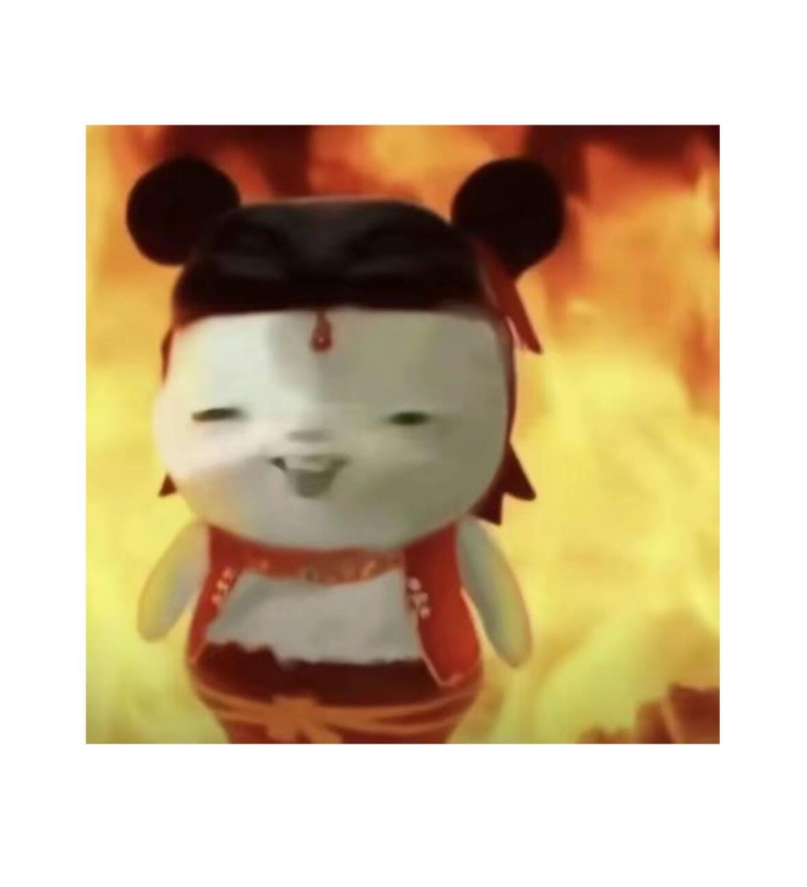 每次在路上看到这车屁股，就想起哪吒的表情包，相似度99%，连脑门上的红心都能对上