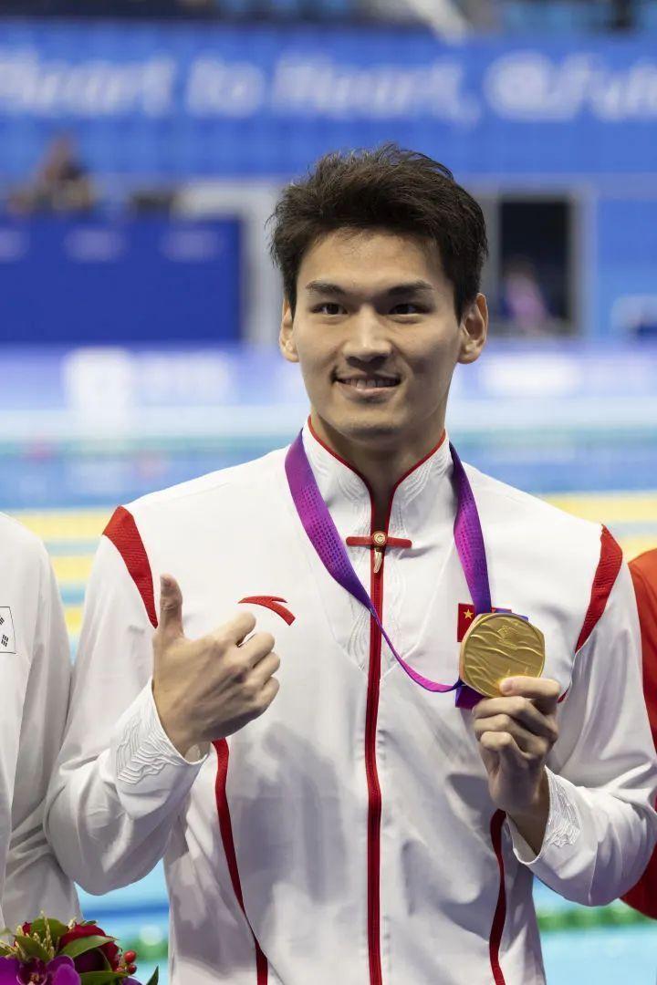 中国运动员最“铁”的饭碗，当属徐嘉余！前女友分手时诅咒他“余生请多游泳”，没想到