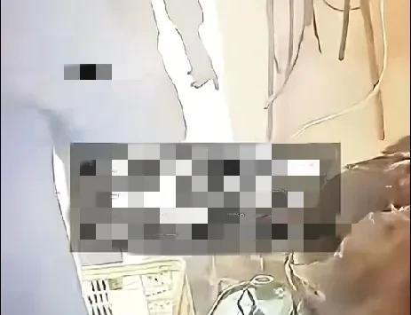 近日，四川凉山一女子无意间发现有邻居向自家的蓄水池中倒入不明液体，女子担心有危险