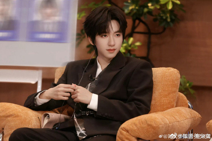 贺峻霖被一个坐着的节目整出汗了offer开场就这么刺激？贺峻霖被陈铭一句话整出