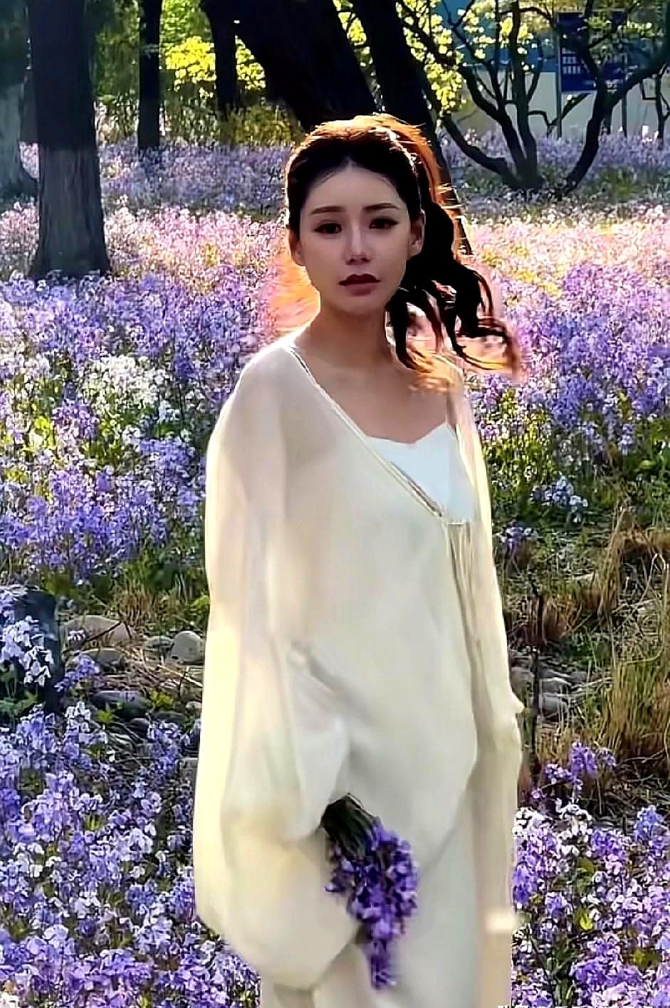 都嫌弃楼上吵抱怨没自己卧室了，那为啥不去住公公家试试呢？说实话，汪小菲姓汪又不