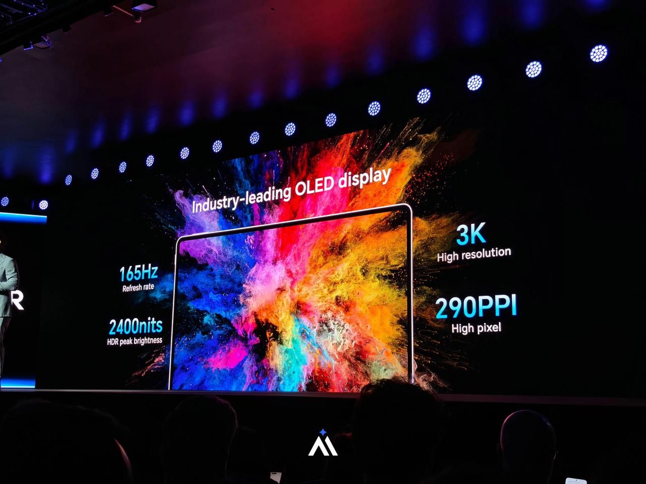 荣耀平板终于用上OLED屏幕了，今晚荣耀MagicPad4海外正式发布，也是全球