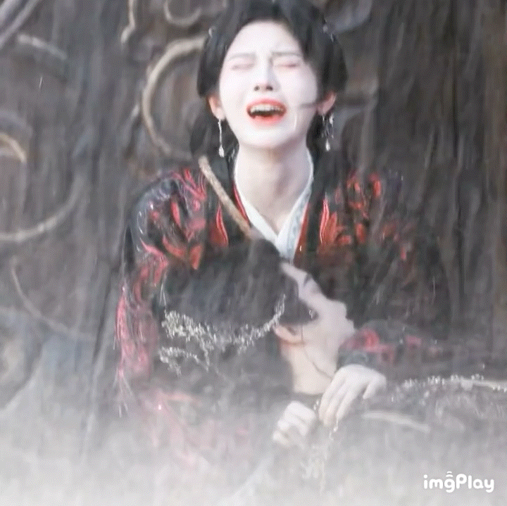 这么一看鞠婧祎的哭戏比陈都灵强多了所以是女主