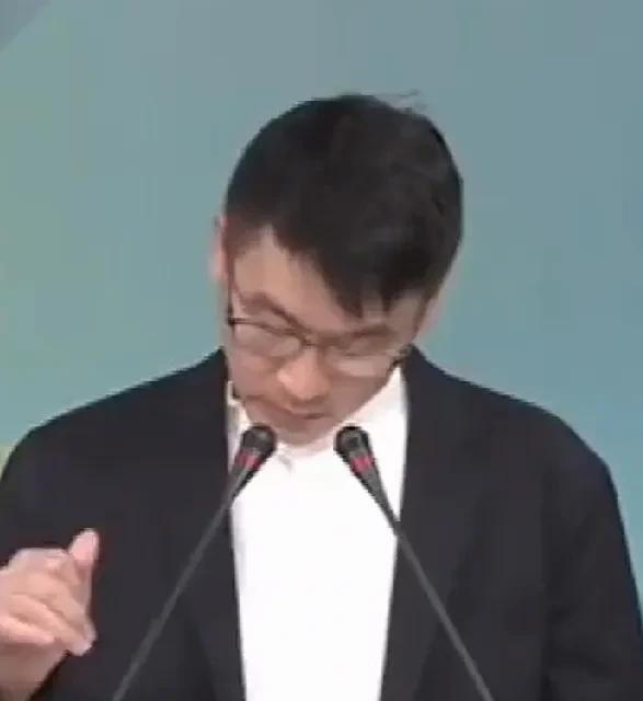 台湾地区陆委会副主委兼发言人梁文杰嚣张妄言叫嚣称，对转发祖国统一的台湾地区艺人要
