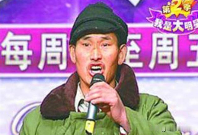 “滚滚长江东逝水“，从“震惊全场”到“一唱成名”。2011年，朱之文穿着军大衣，