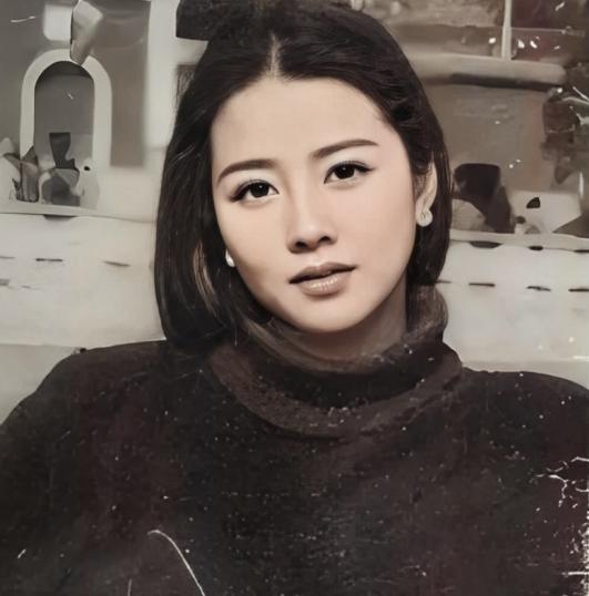 1969年，17岁的女知青张梅香被领导叫到办公室，一把将她抱住，绝望之际，她没有