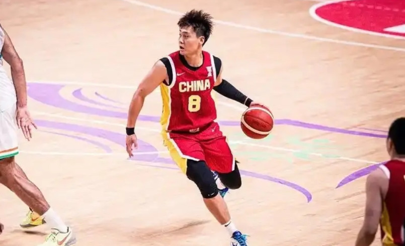 郭士强治下的这支国家队，是近年来看着最舒服的一支国家队。进攻中出手分散，谁在空位