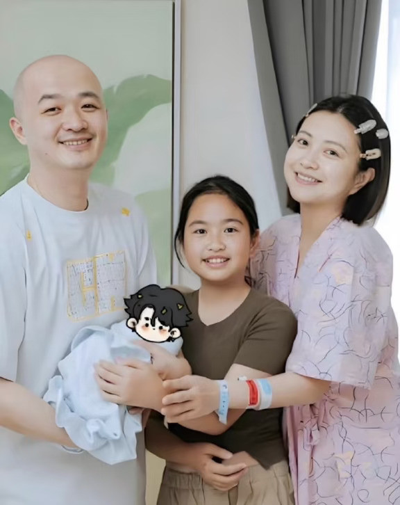 他是包文婧从18岁穿着校服，就很爱的男人啊
