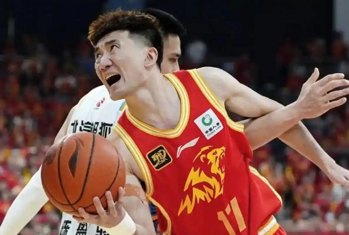 白白放走刘铮，又把赵嘉义送人，广厦管理层终于遭到反噬。上赛季广厦运气确实不错