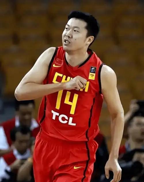 王治郅球员时代特别优秀，为什么当不了CBA主教练。王治郅球员时代是天花板球员，