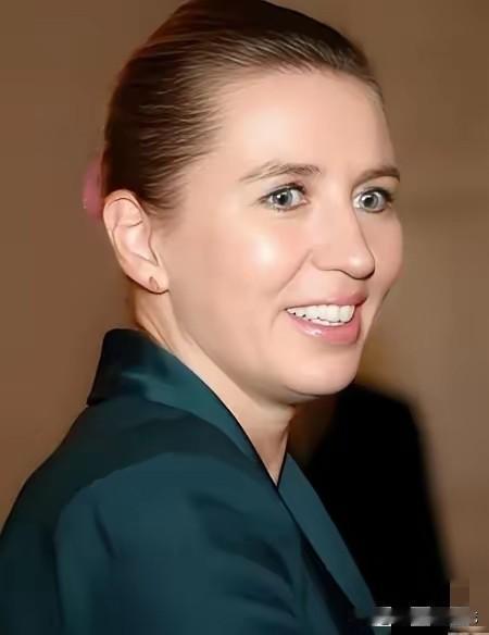 丹麦：如果美国胆敢侵略格陵兰岛，我们继续谴责俄罗斯！丹麦女首相“跟着美国”做了