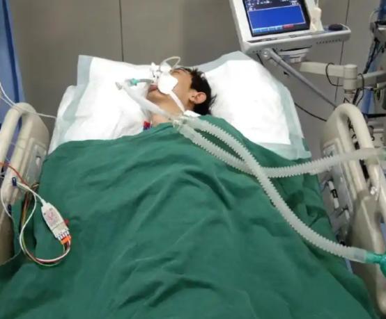 “保险公司玩不起？”近日，上海一女子为孩子购买了一份保额50万元的重疾险，每年保