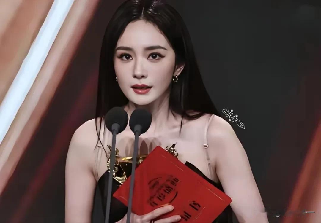 杨幂好唏嘘啊，两个角色入围百花奖硬是空手回了家[捂脸哭]这可是85花最好拿得奖啊，