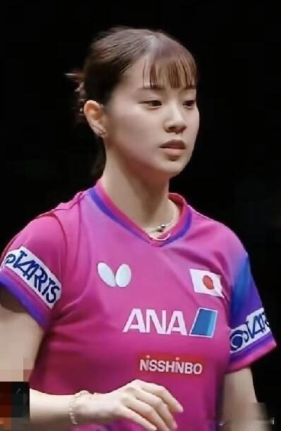她们三个当中论颜值、身材、气质数长崎美柚最美，真正称得上是美女的乒乓球女运动员，