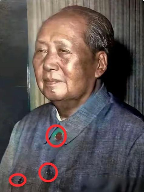 心酸！伟人毛主席，一生为民，一辈子献给国家。何曾想过自己，衣服上的扣子，都找