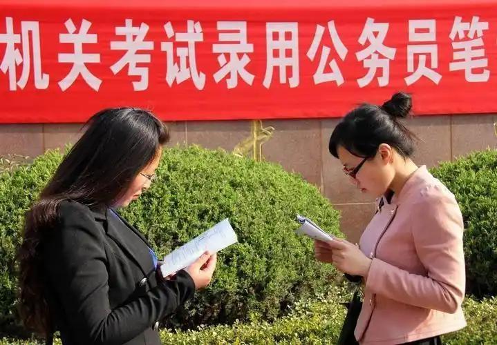 突然发现了一件事：凡是有公务员的家庭，父母都有这个软实力高考状元里头，教师和公