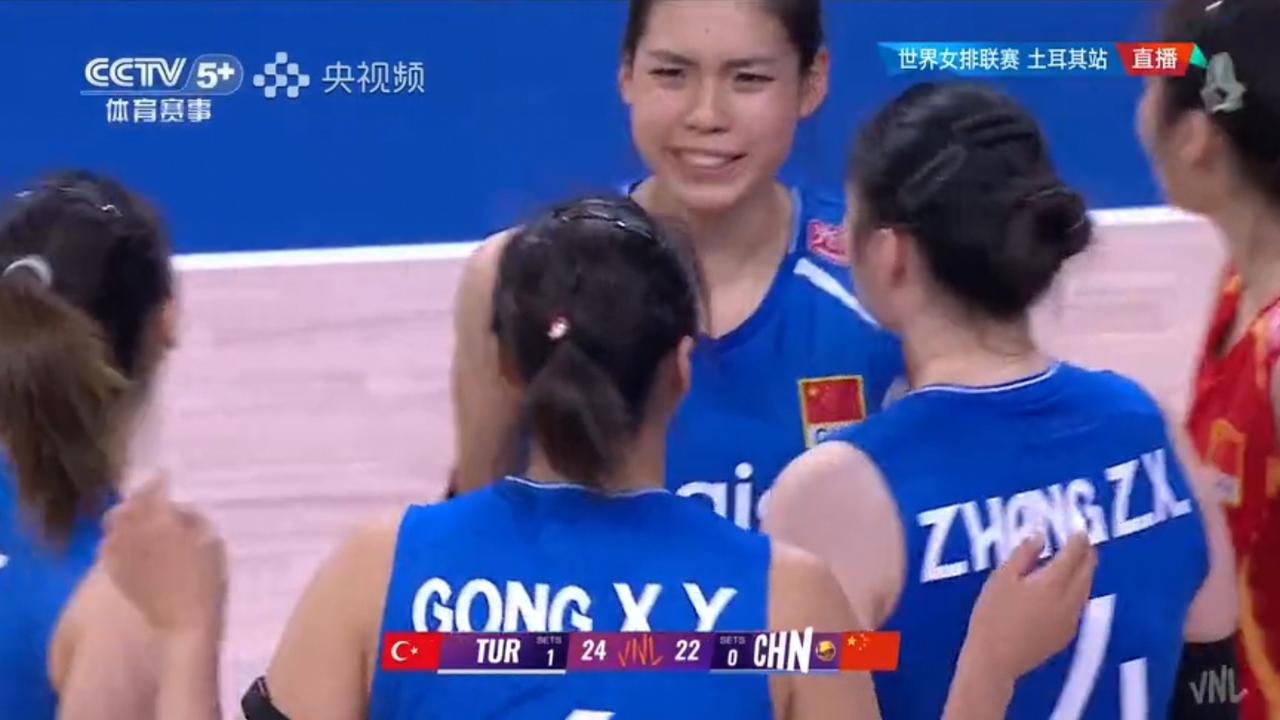 女排世联赛前两站比赛中国女排取得了五胜三负战绩，输得三场球，除了南京站第一场比赛