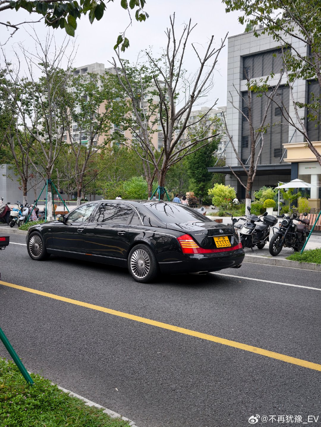 劳斯莱斯见了都得叫大哥​
