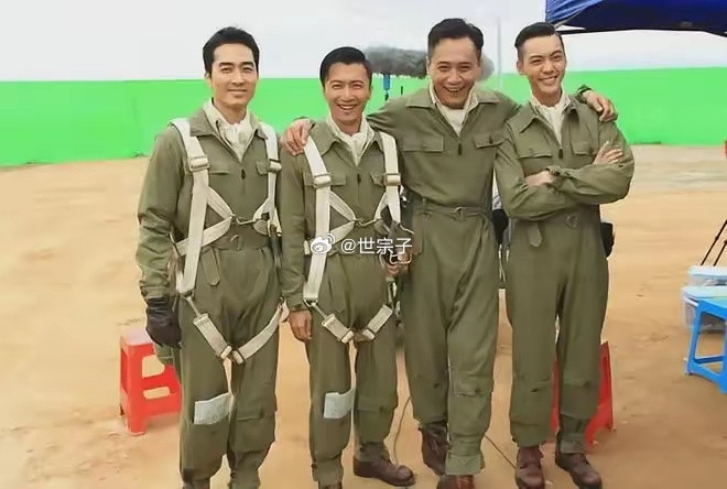 这张图一眼就能看出谁在谎报身高谢霆锋身高175cm，刘烨身高186cm，陈伟霆身