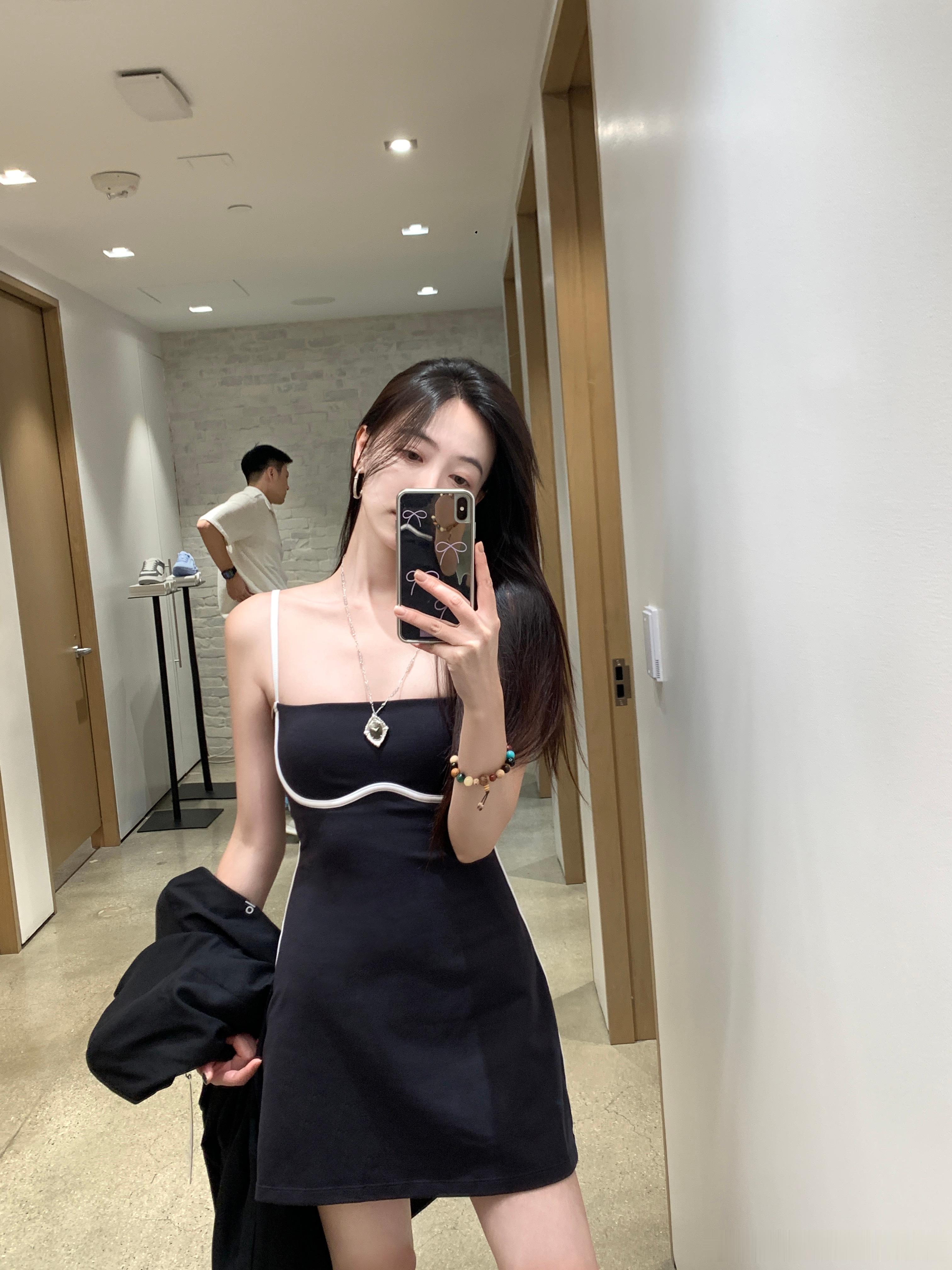 试衣服ing！有姐妹醒了吗～快帮我看看哪些好，在线等哈哈​​​