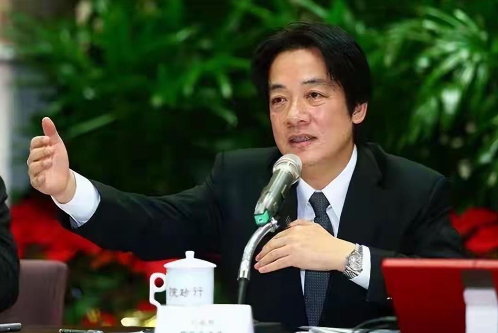 赖清德近日在公开媒体见面会上称：“如果有人欣然接受九二共识的话，并且不害怕的话，