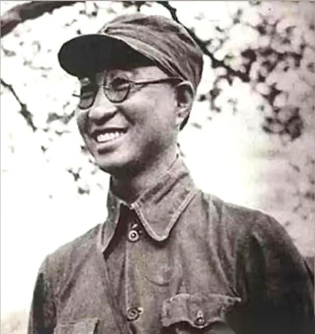 真事儿。55年授衔，陈赓，堂堂大将，盯着名单上排他前面的俩名字，半天没说话。