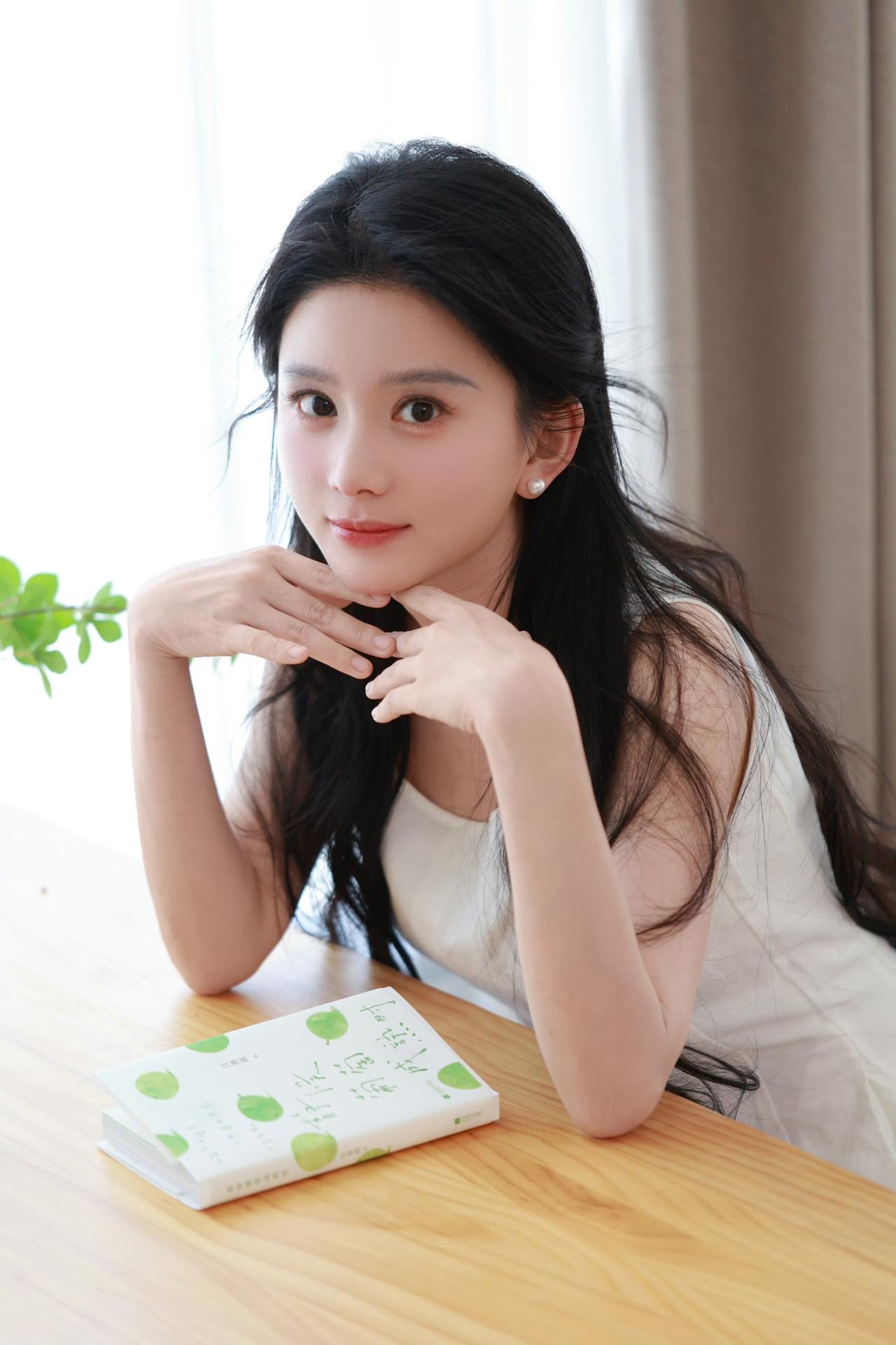 白裙黑长发，马秋元初恋感天花板