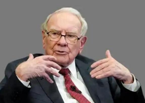 95岁巴菲特退休爆预言：“美日会更强大”！人们在猜“咋不提中国”时，没成想他关于