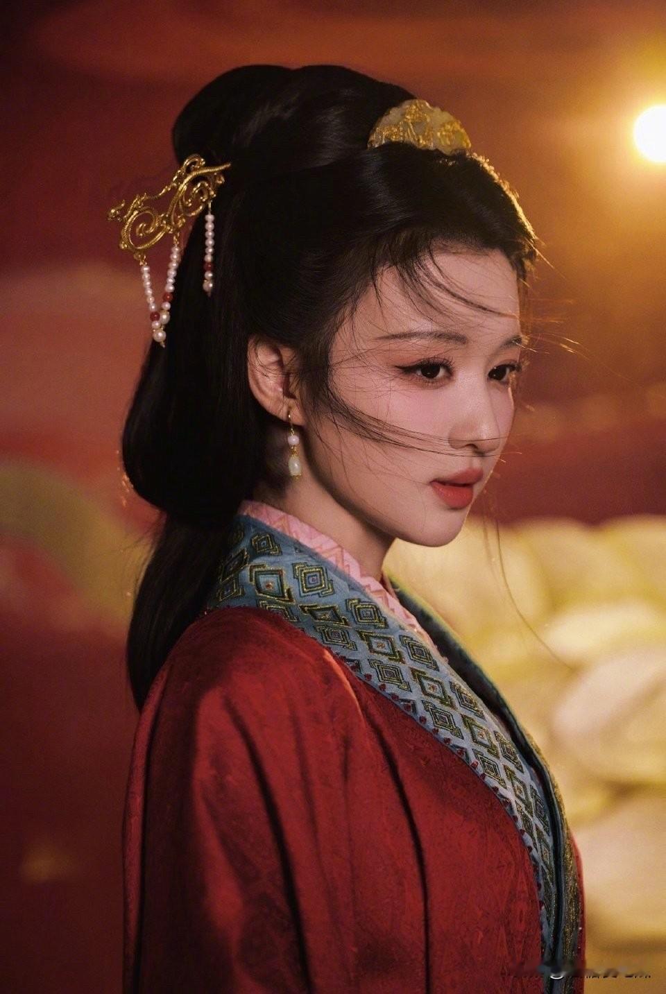 杨洋现在比吃了苍蝇还难受王楚然一夜之间涨粉几十万，扮演的昭君一回眸瞬间迷倒终