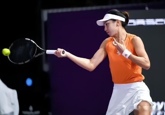 王欣瑜网球首盘吞蛋决胜盘送蛋，王欣瑜2-1逆转伦纳德晋级WTA250鲁昂资格赛