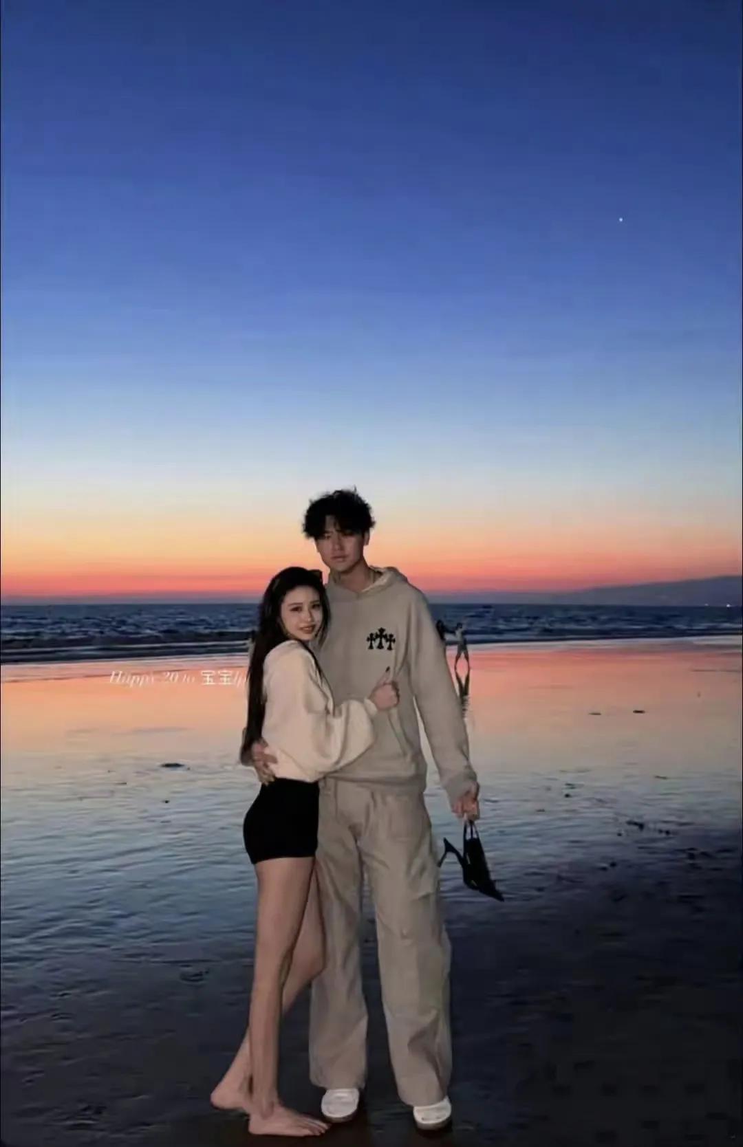 这下好了，全国网民都知道汪峰一家三口都在热恋期了。汪峰女儿小苹果的恋情一出，