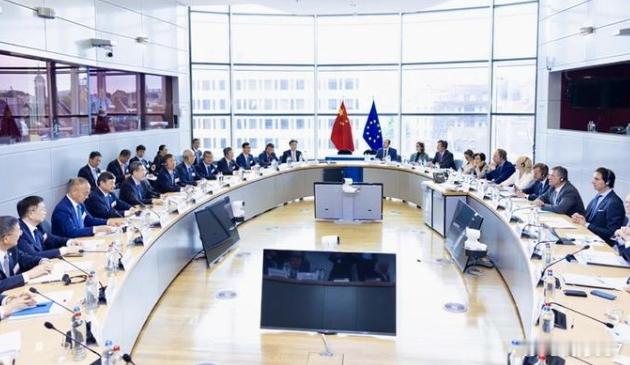 终于亮出獠牙！美要求欧盟提升对华关税，但中方早就准备好了反击手段。据《华尔街日报
