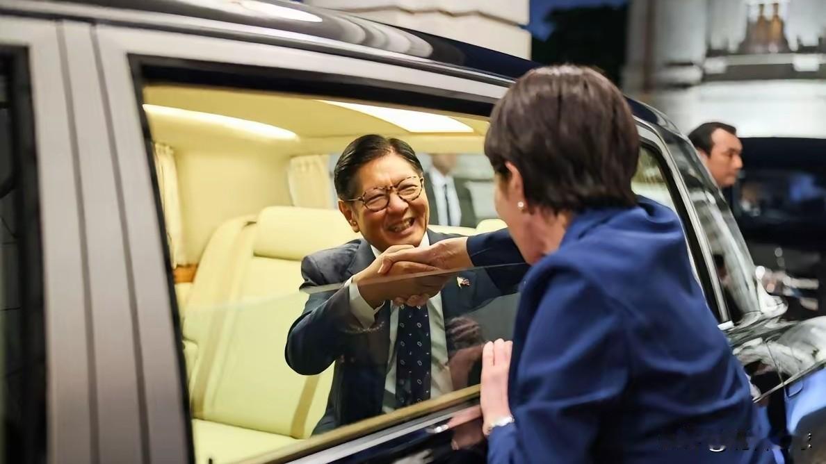 7.9级强震发生后，就在菲律宾受灾民众急需国际社会伸出援手的时候，那个平日里跟菲