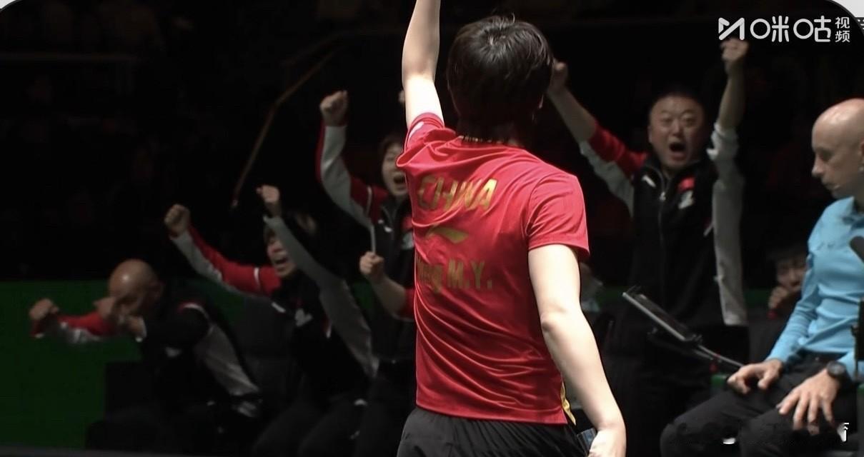 王曼昱真的又拼又争气[哭哭][哭哭]就这样顶着腰伤和肩伤，又为团体拿下了3分，圆