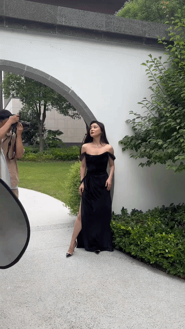 袁姗姗这鼻子真的很让人出戏，这状态真能出片吗？头斜仰45度角，这鼻孔拍出来能好看