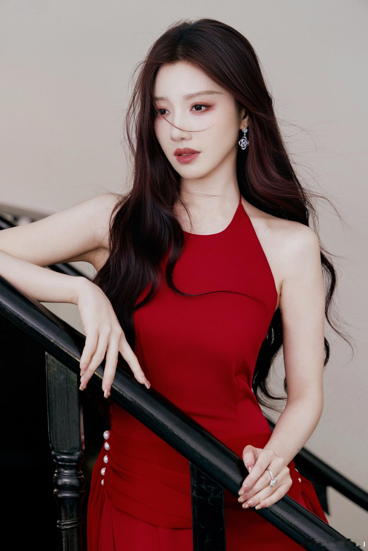 王鹤润美女的魅力能有多大？为什么漂亮的女孩都喜欢高跟鞋