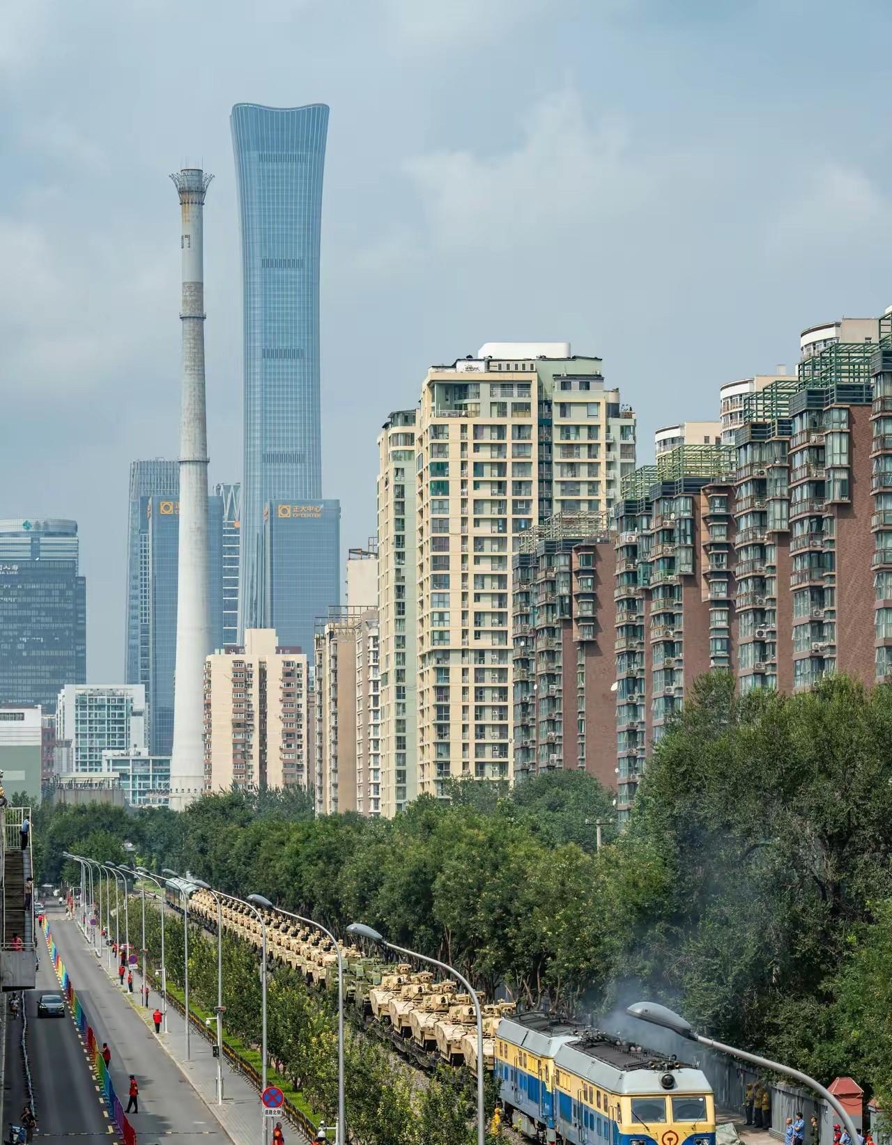 火车头：这辈子值了这应该是这趟列车这辈子最高光的时刻了。满足一列车的双离谱。