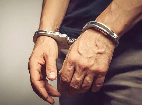 目前中国最棘手的两大难题，压根不是台海博弈、中美较量，也不是中日摩擦、负债压力，