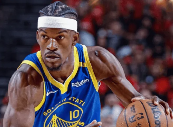 NBA常规赛圣诞大战，独行侠对阵勇士的全场比赛已结束，独行侠116-126负于勇