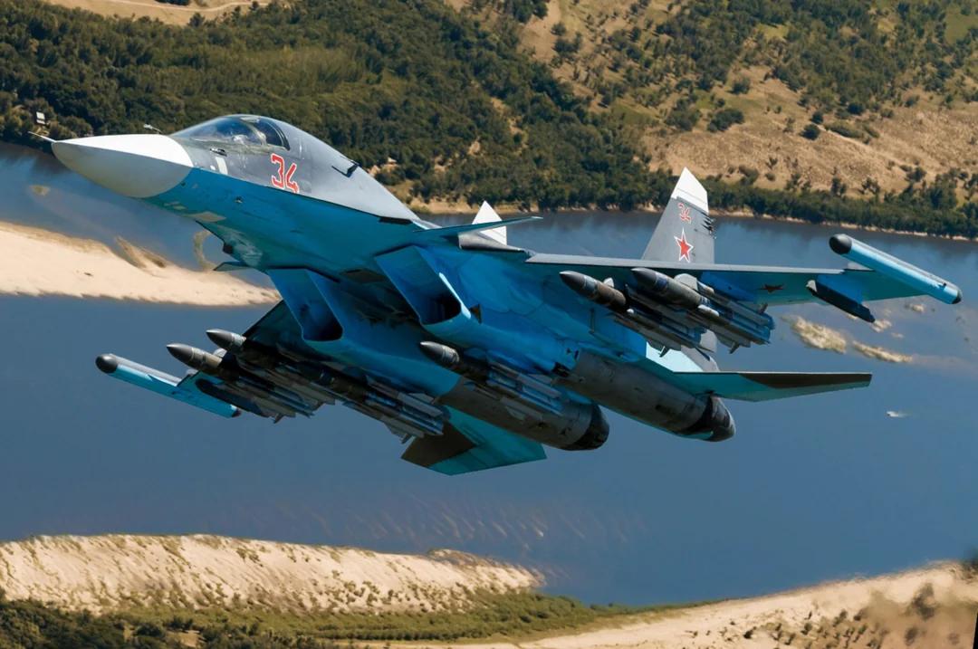 苏-34“后卫”（Su-34Fullback）训练飞行2016年，俄罗斯空军