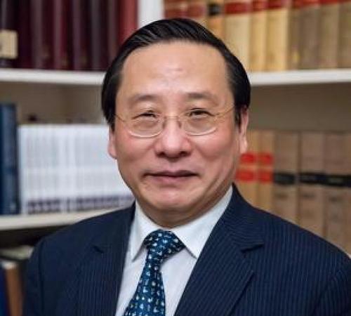 但是还总有人喜欢拿“谁离得近”说事。比如说，菲律宾离某片海域或者岛屿近，就觉得