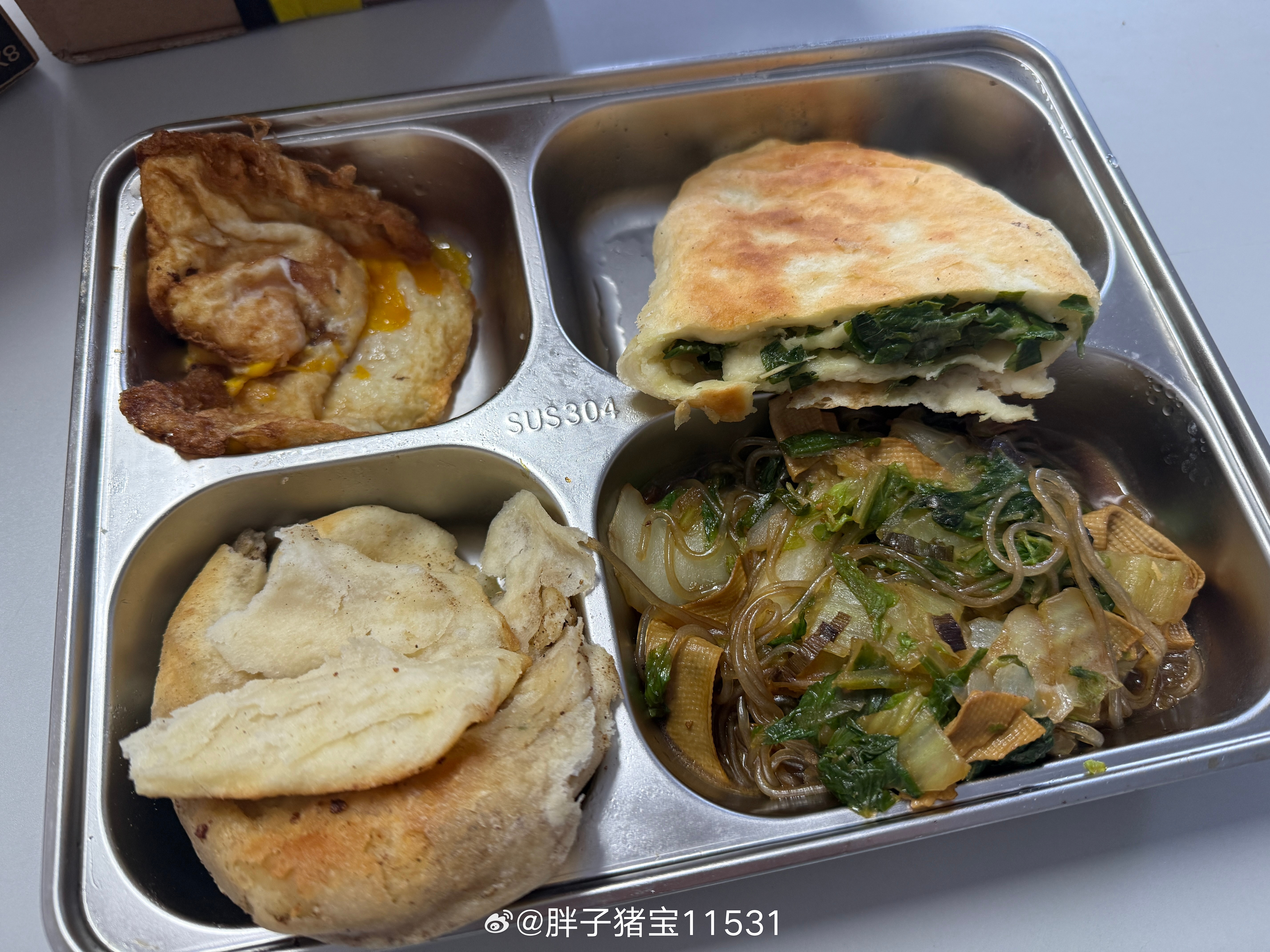 为啥胖呢，忘了吃食堂碳水大爆炸，主食多，蔬菜少，我每天蔬菜量都不够1斤啊。同事还