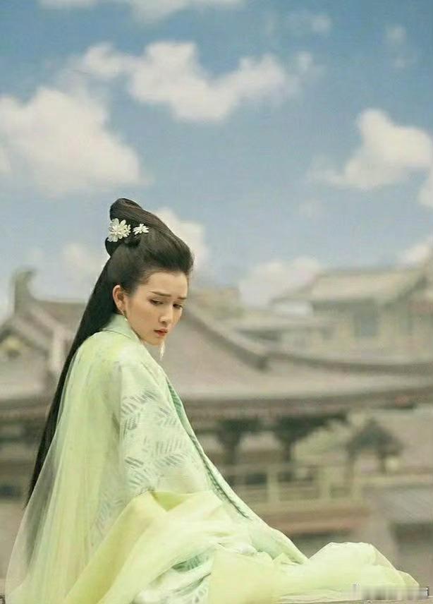 什么样的女人容易被情所困？第一、  财星旺而透干的女人，不论喜忌，容易多情。财星