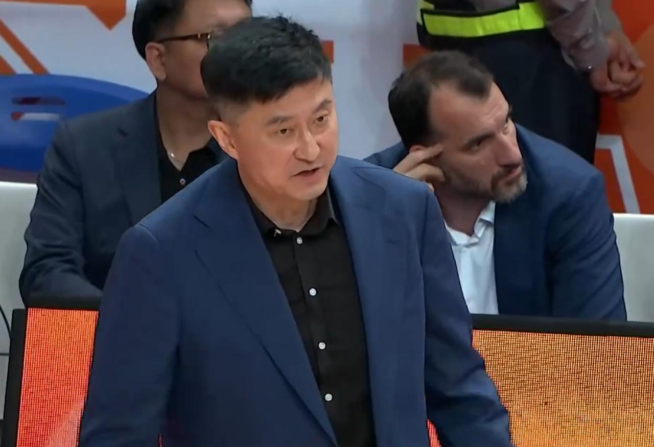 江郎才尽，杜锋对这支广东队失控，球迷：快点下课吧！面对着CBA鱼腩福建队，在赛
