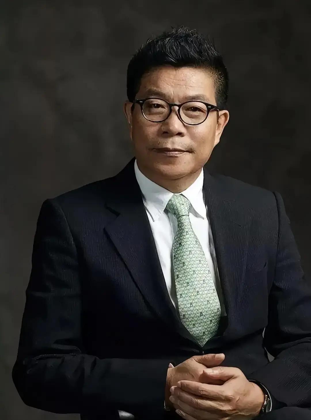 20位顶流连夜搬家2005年，华谊最值钱的不是股票，是王京花。她一句“不伺