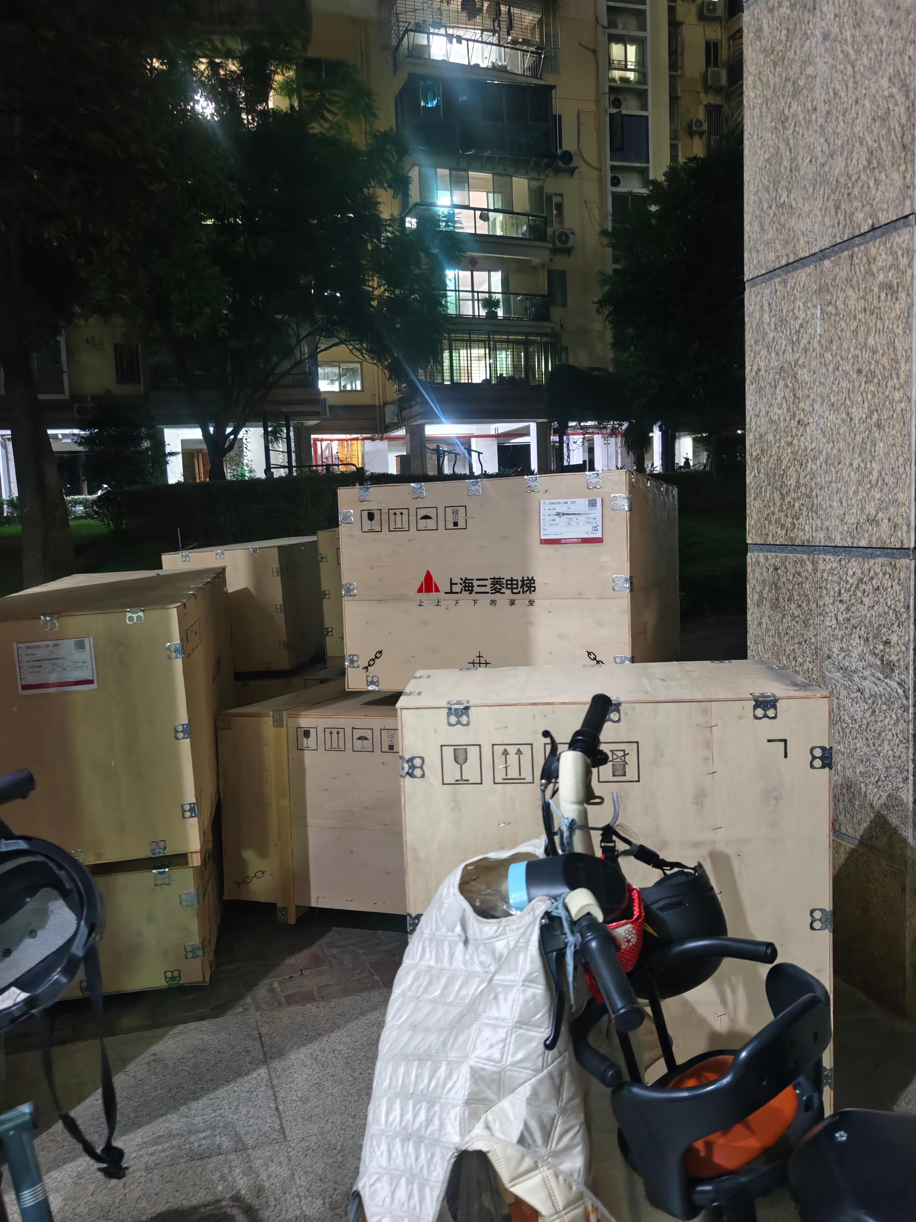 整个小区要换新电梯了接下来是个大工程业主几乎不用花钱挺好​​​