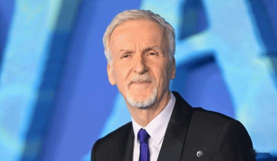 卡梅隆炮轰美国“不理智”，永久移居新西兰近日，现年71岁的《阿凡达：火与烬》