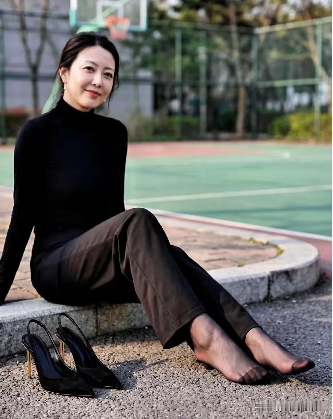 丝袜，高跟。漂亮，优雅。万种柔情，缠绵似水。