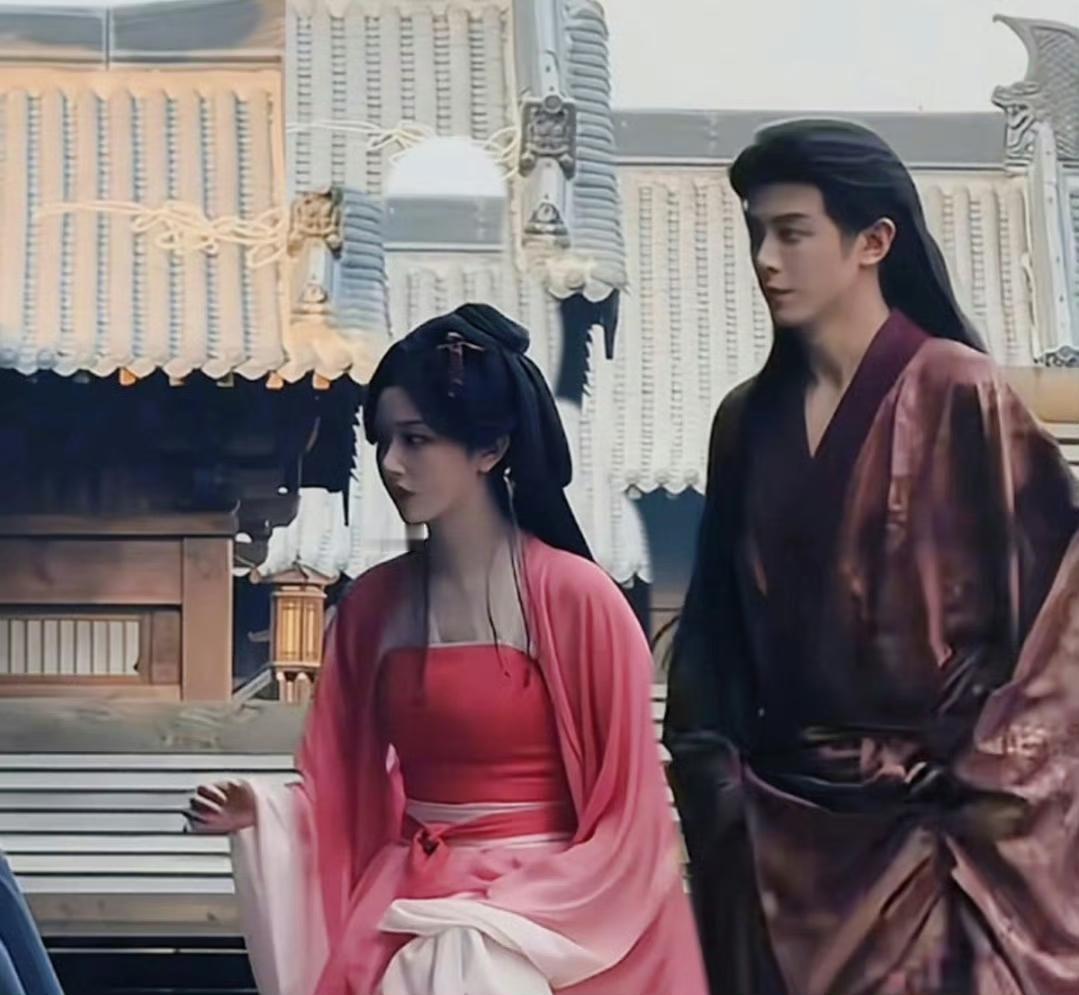 邓凯、孔雪儿《将门独后》同框路透新鲜出炉！俊男美女氛围感直接拉满，颜值适配度超高