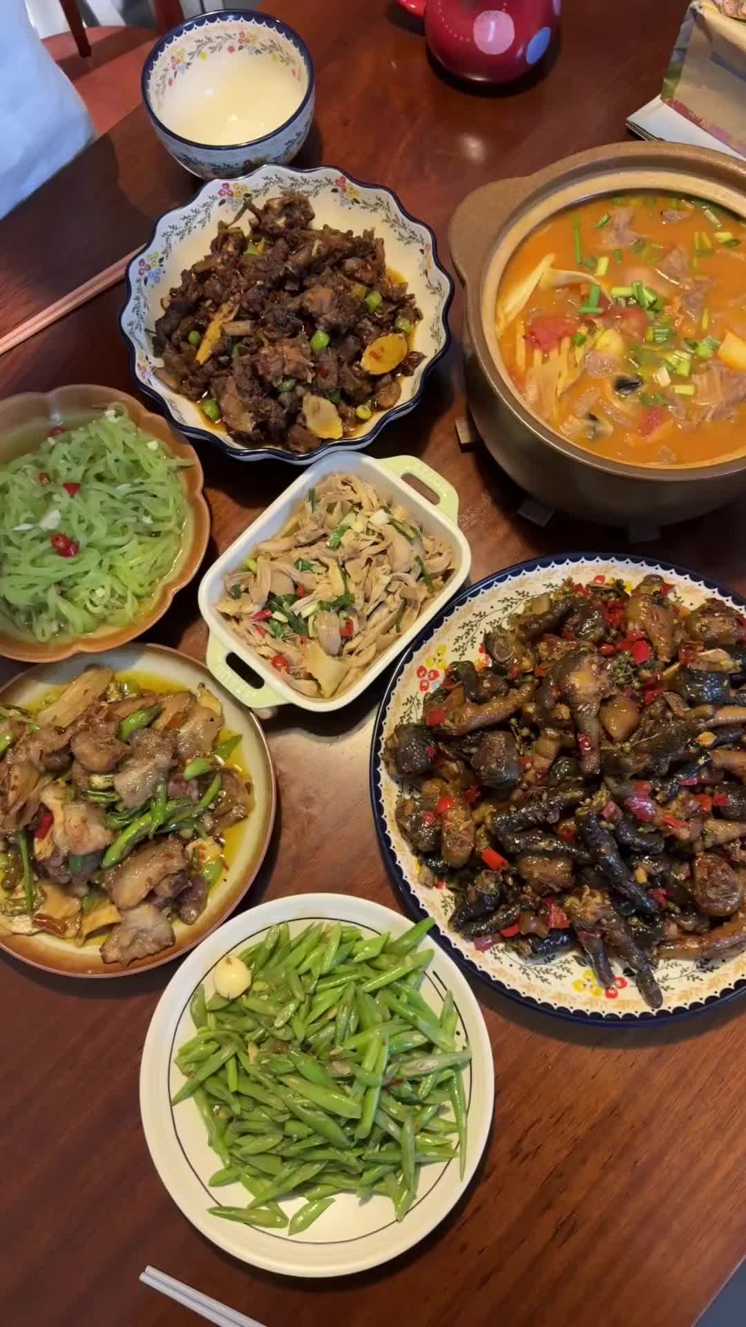 谁敢想曾是个黑暗料理专家的我，现在竟会做各种猪饲料了